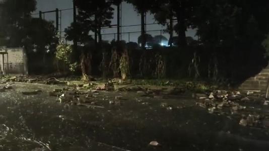 Muro da Toca da Raposa II, centro de treinamento do Cruzeiro, desabou por conta de forte chuva em Belo Horizonte
