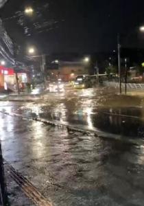 Avenida Vilarinho foi interditada durante temporal em BH