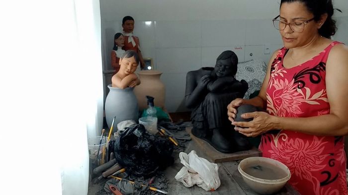 Trabalho de artesãs é passado de geração em geração do Vale do Jequitinhonha