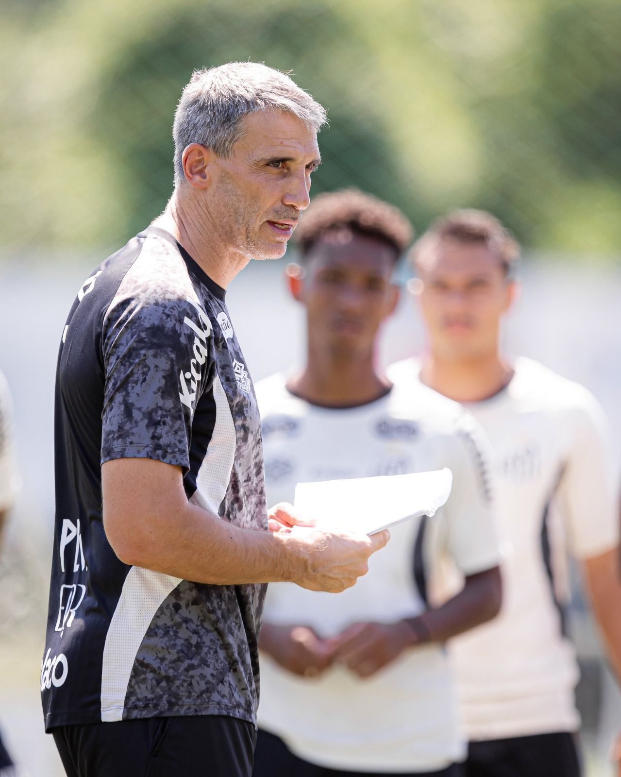 Mudanças? Técnico do Santos faz testes no time de olho no Mirassol