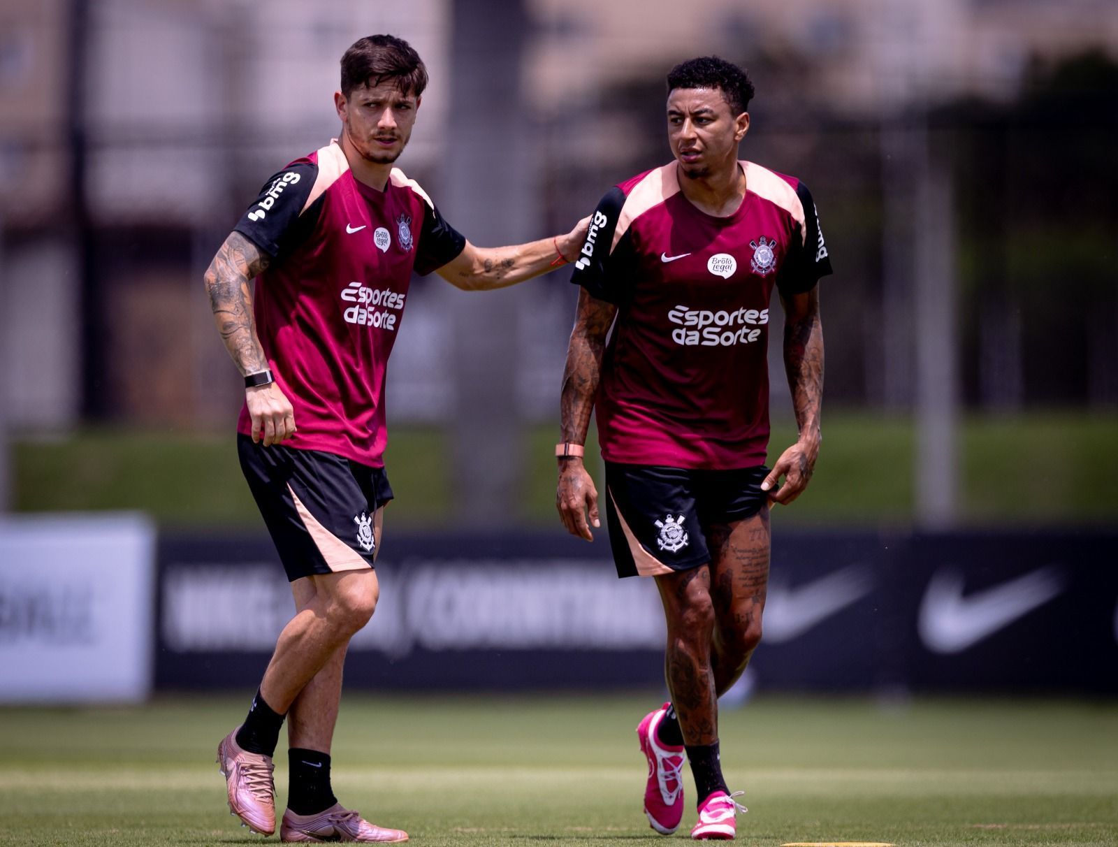 Corinthians: Lingard inicia treinos com o elenco enquanto aguarda regularização