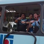 Ônibus com torcida do Grêmio são apedrejados na chegada ao Beira-Rio para final do Gauchão