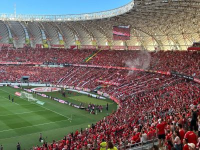 Torcida do Inter no Beira-Rio, em Porto Alegre, para o GreNal 451