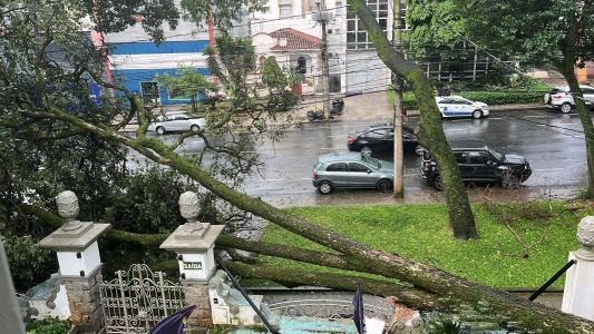 Temporal causou transtornos em BH na tarde desta segunda-feira (9)