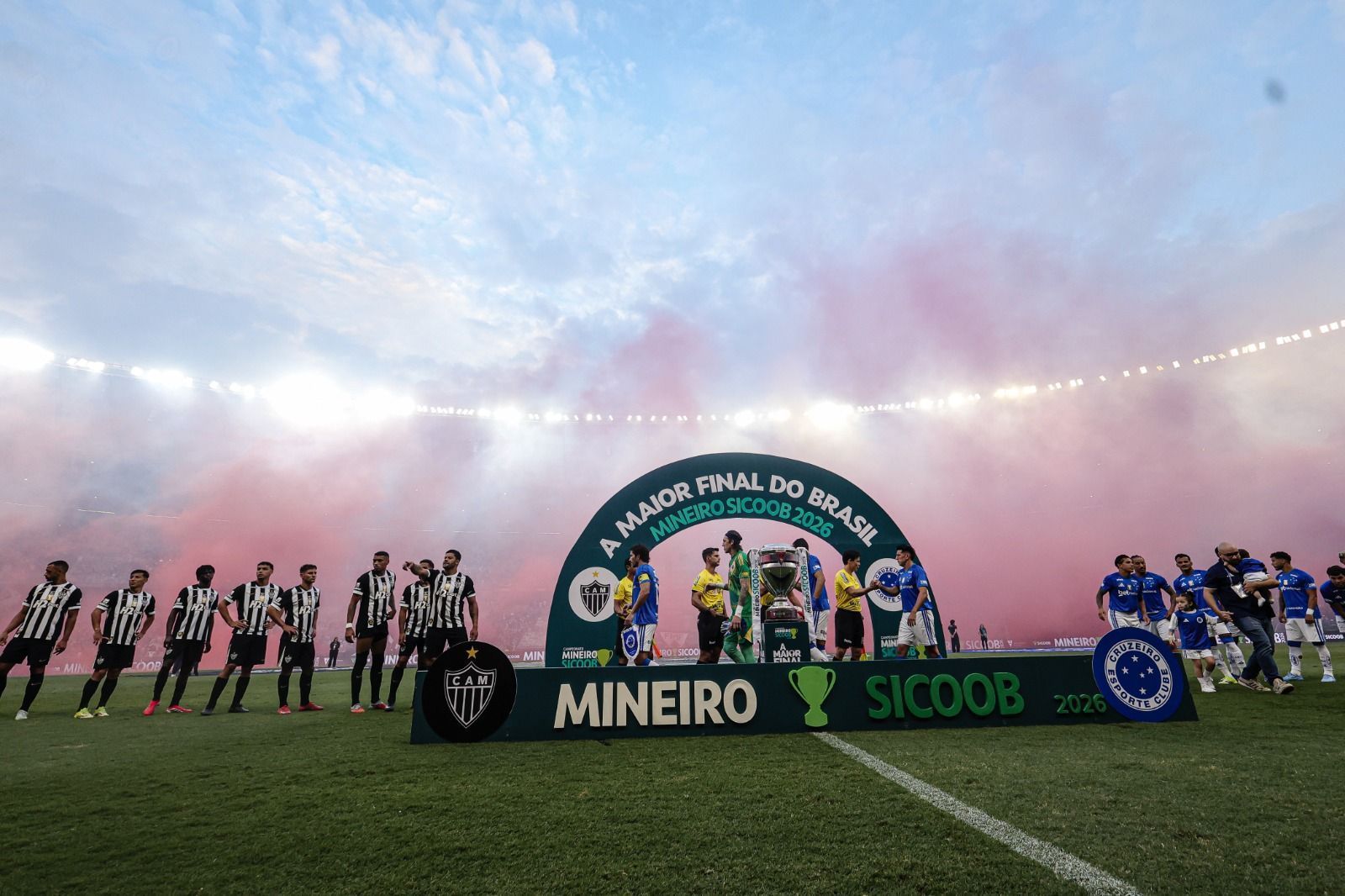 Comentarista da Band sobe o tom e elege 'vilão' de pancadaria em Cruzeiro x Atlético