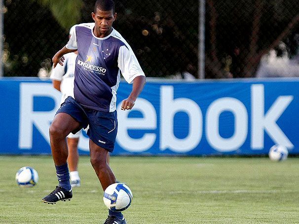 Campeão pelo Cruzeiro vai às redes, exalta clube e relembra polêmica com Ronaldo
