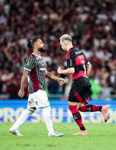 Otávio e Léo Ortiz em final do Campeonato Carioca entre Fluminense e Flamengo, no Maracanã