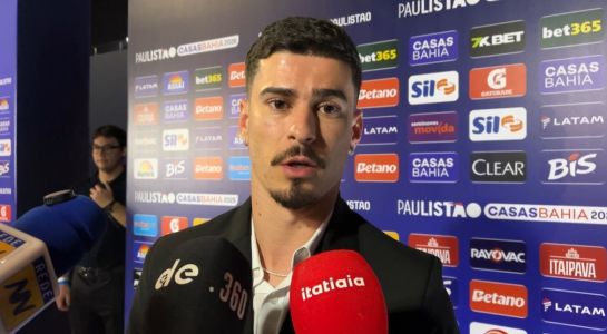 Rômulo na cerimônia de premiação do Campeonato Paulista