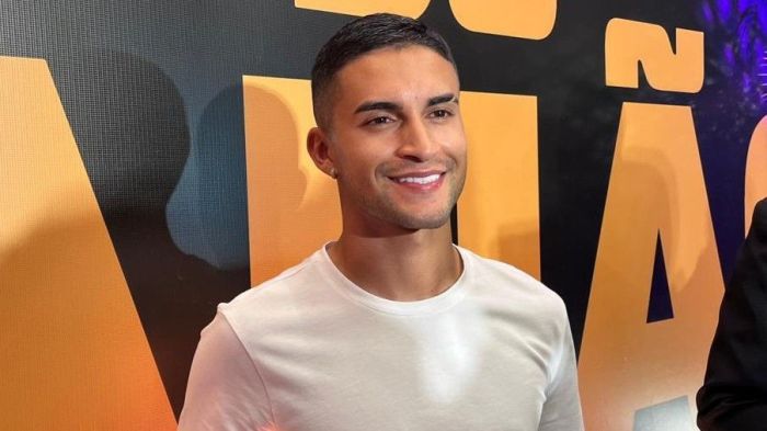 Meia Rodrigo Nestor, do Bahia, durante cerimônia de premiação dos melhores do Campeonato Baiano