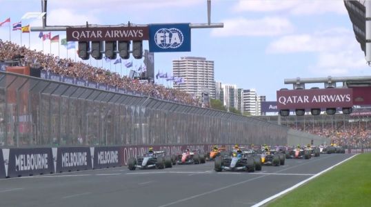 Carros da Fórmula 1 durante largada do Grande Prêmio da Austrália de Fórmula 1 2026