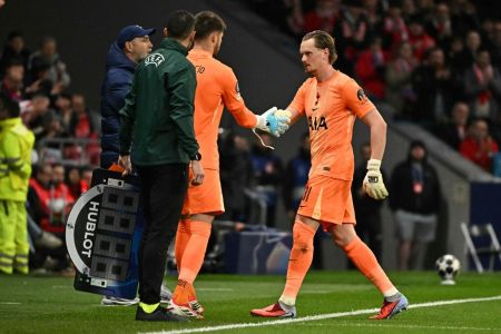 Antonín Kinsky foi substituído por Vicario após falhas em jog oda Champions