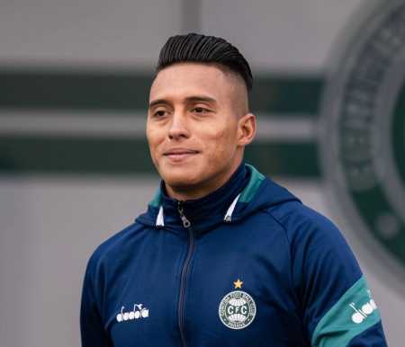 Sebastian Gómez deve ser novidade no Coritiba contra o Corinthians