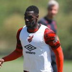 Athletico-PR inicia conversas para renovação de contrato com titular; veja detalhes