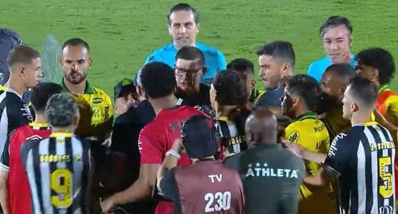 Juan Pablo Vojvoda e Rafael Guanaes se tiveram forte discussão após Mirassol x Santos