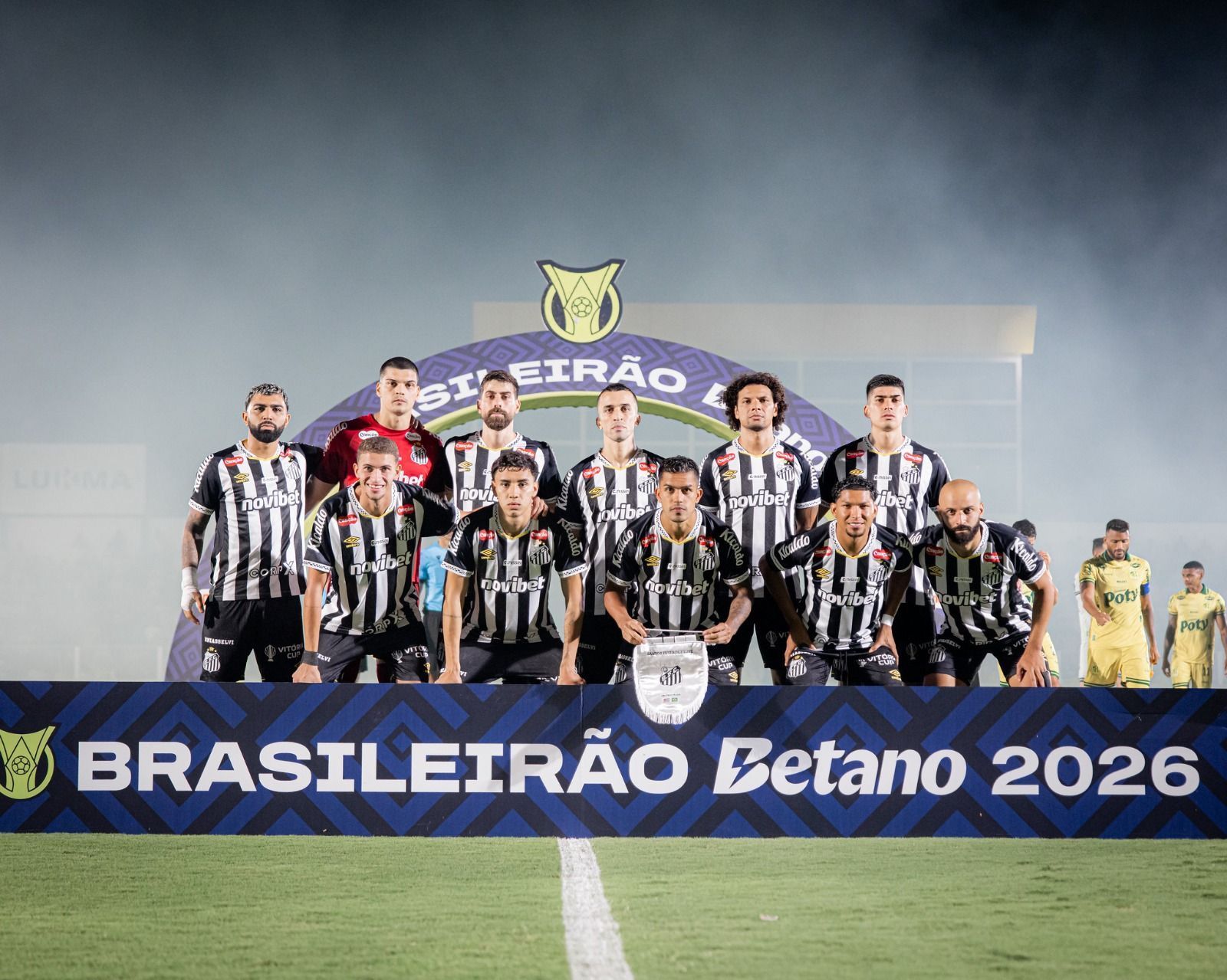 Preocupa? Entenda por que zagueiro do Santos deixou jogo contra o Mirassol
