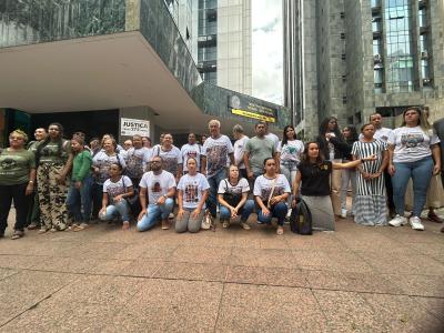 Atingidos pelas tragédias de Brumadinho e Mariana fazem vigília em frente ao Tribunal Regional Federal da 6ª Região (TRF-6)