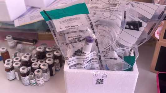 Ação identificou medicamentos vencidos, produtos sem registro na Anvisa e substâncias sem autorização para comercialização no Brasil