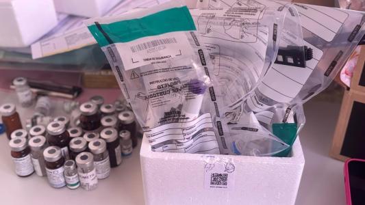 Ação identificou medicamentos vencidos, produtos sem registro na Anvisa e substâncias sem autorização para comercialização no Brasil