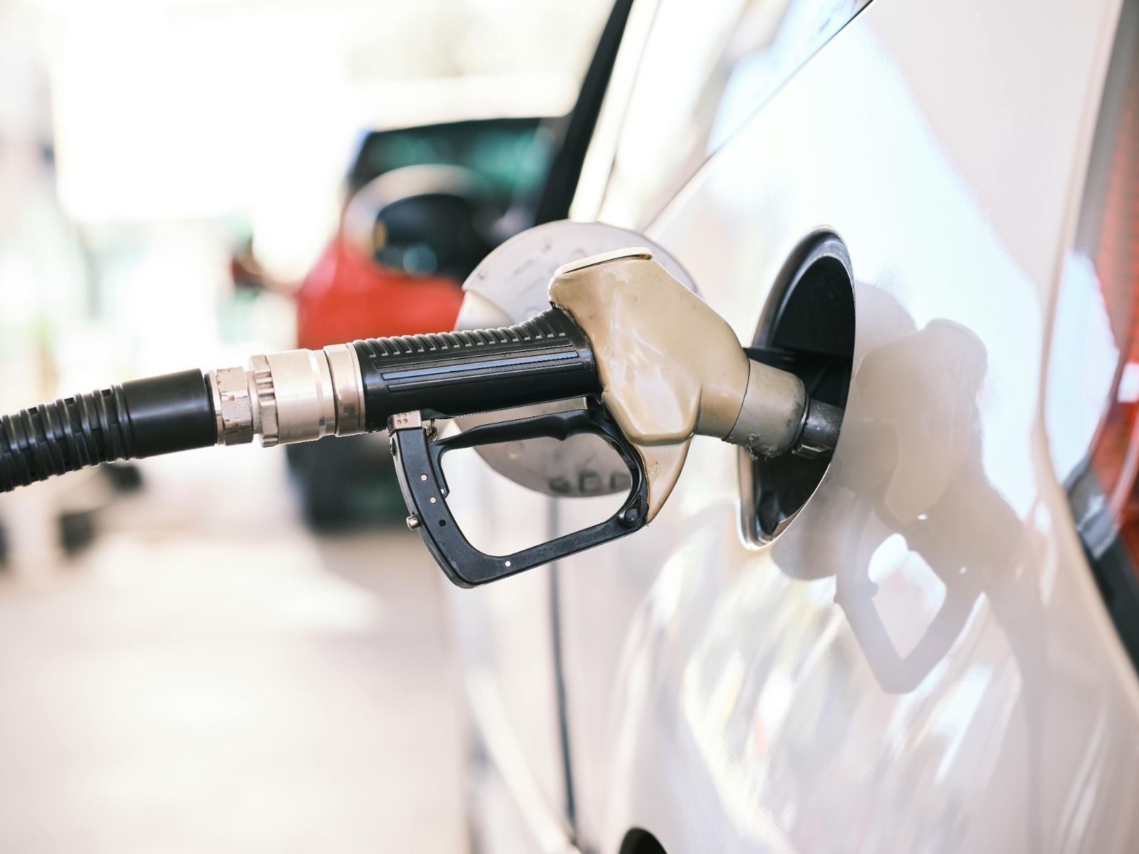 Gasolina cai quase 5% em um mês em BH e Grande BH, aponta pesquisa