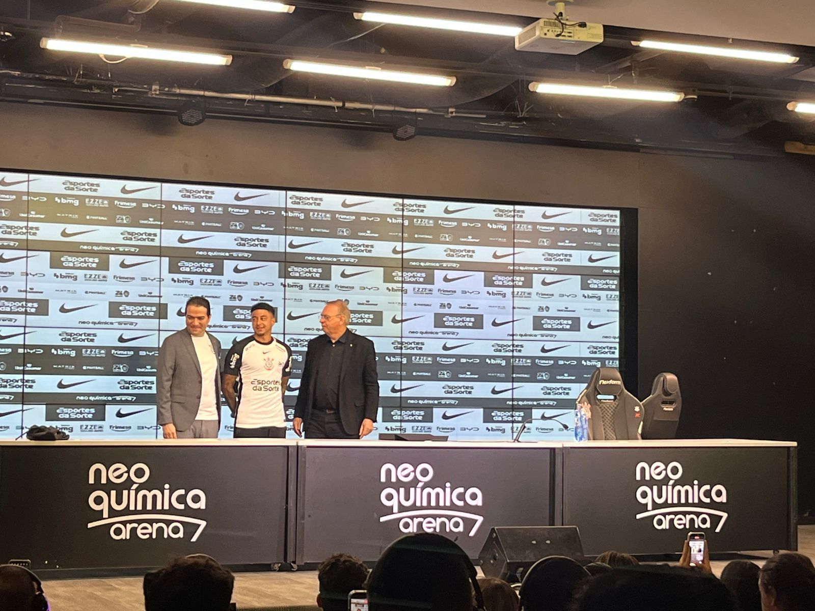 Apresentado, Lingard explica por que escolheu o Corinthians: 'Vencer títulos'