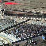 Torcida do Cruzeiro xinga Leonardo Jardim antes de partida contra o Flamengo