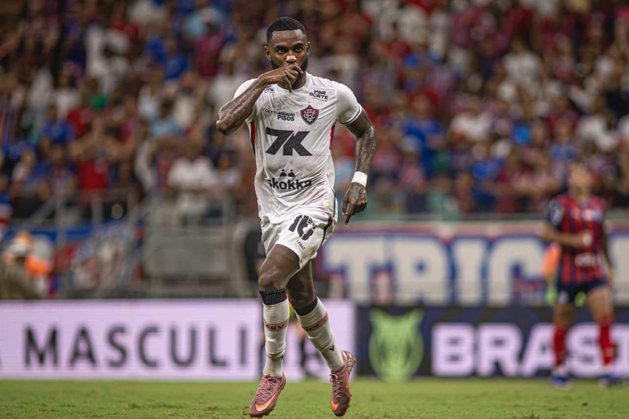 Autor de golaço no BaVi, titular do Vitória é direto sobre empate no clássico