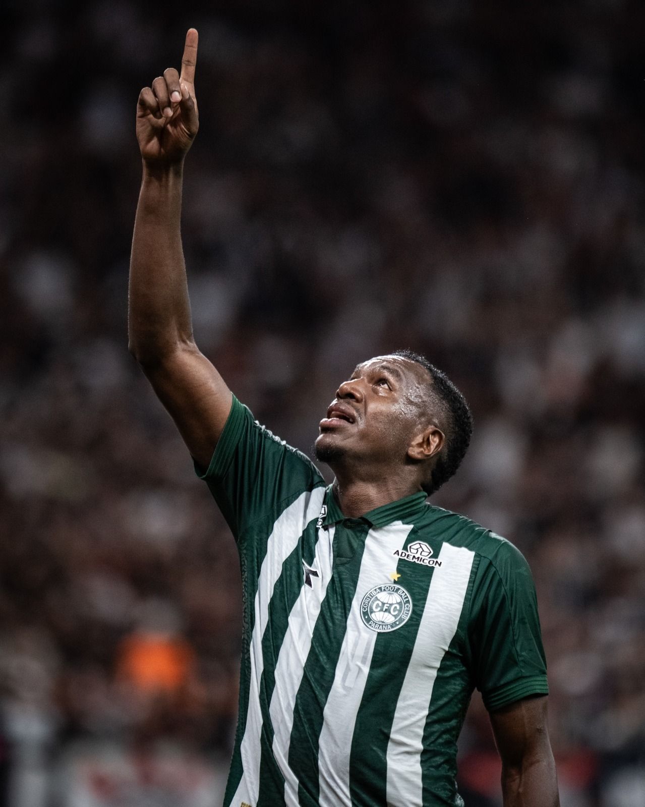 Coritiba surpreende, vence Corinthians e ganha posições no Brasileiro