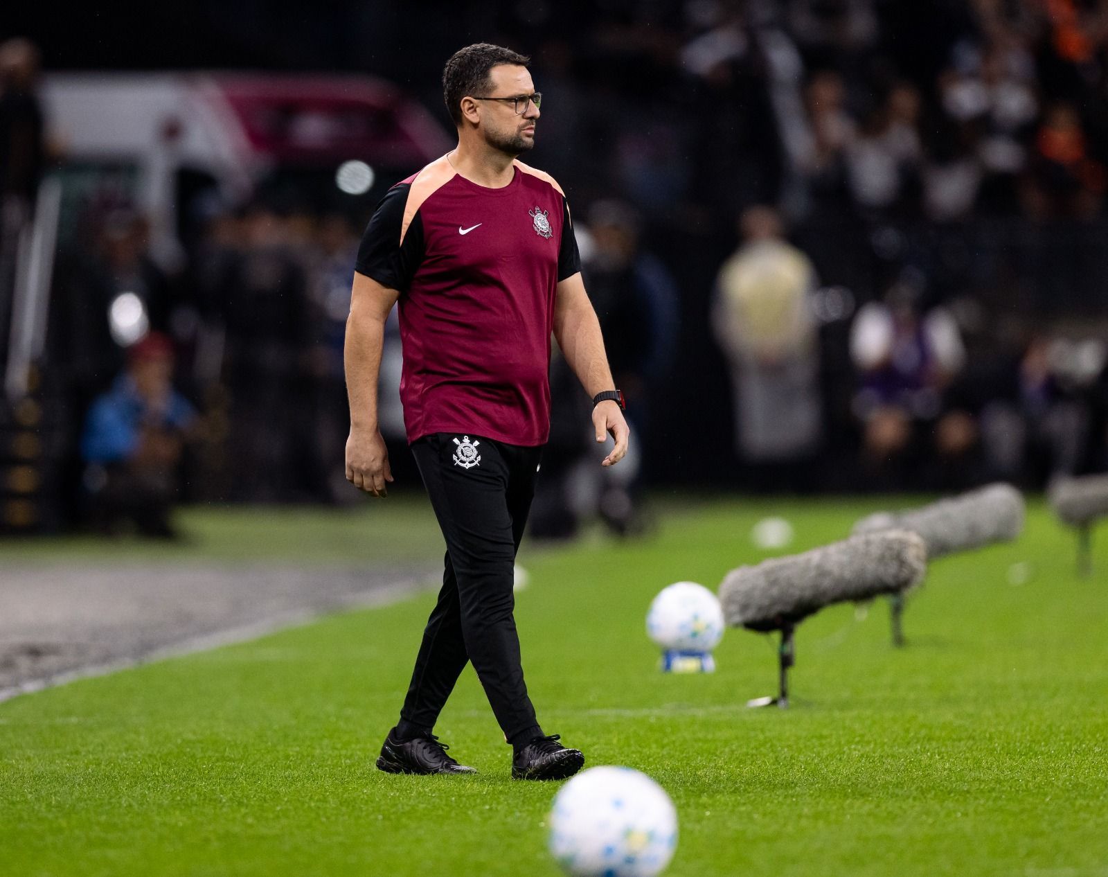 Auxiliar do Corinthians é direto após derrota para o Coritiba: 'Cobranças vão acontecer'