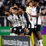 Titular do Corinthians manda recado após protesto da torcida: 'Entregamos dois títulos'