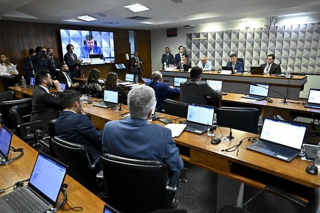CPMI do INSS rejeita relatório final e encerra trabalhos sem indiciamentos