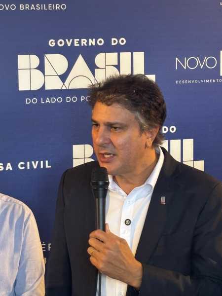 A visita do ministro da Educação, Camilo Santana, à UFOP, foi marcada por anúncios de investimentos na universidade e pelo avanço das etapas para a construção do Hospital Universitário da instituição, em Mariana.