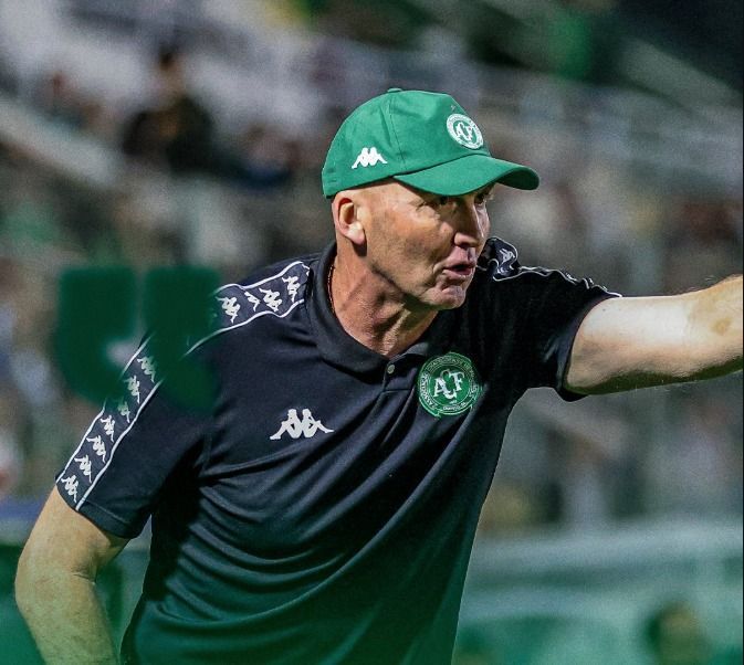 Técnico da Chapecoense é direto sobre pretensões na Série A: ‘Temos limitações’