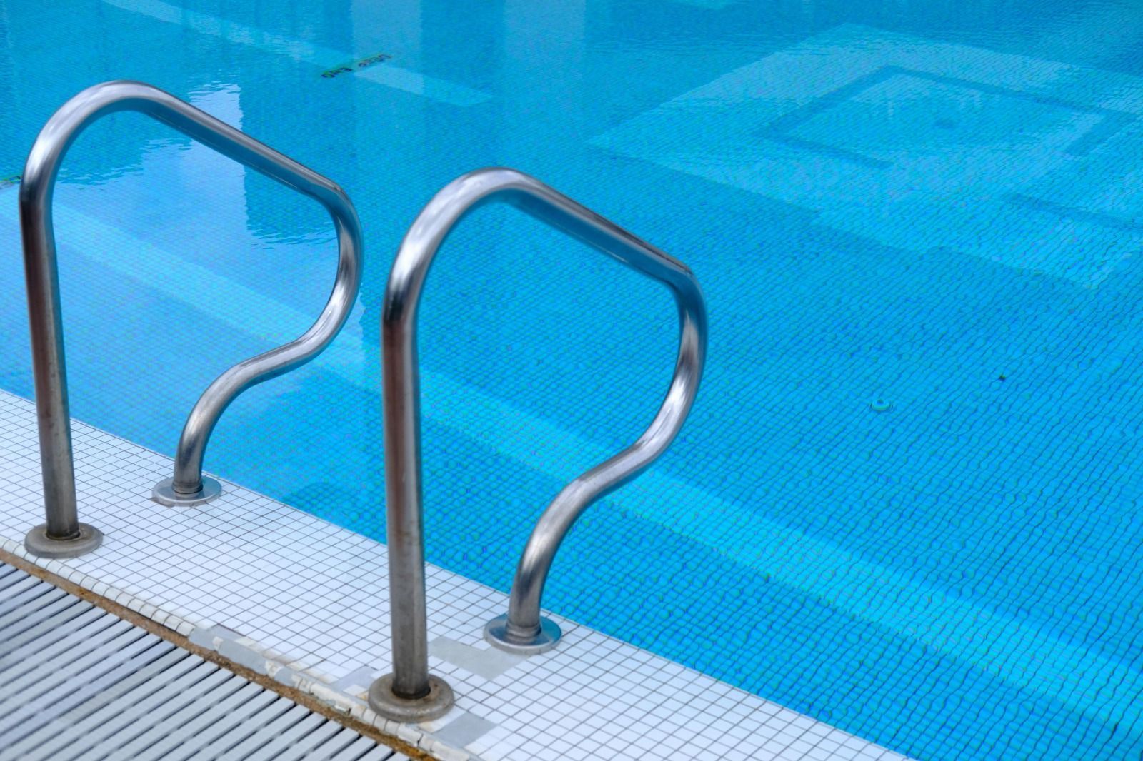 Dono de apartamento será indenizado em mais de R$30 mil após instalação incorreta de piscina