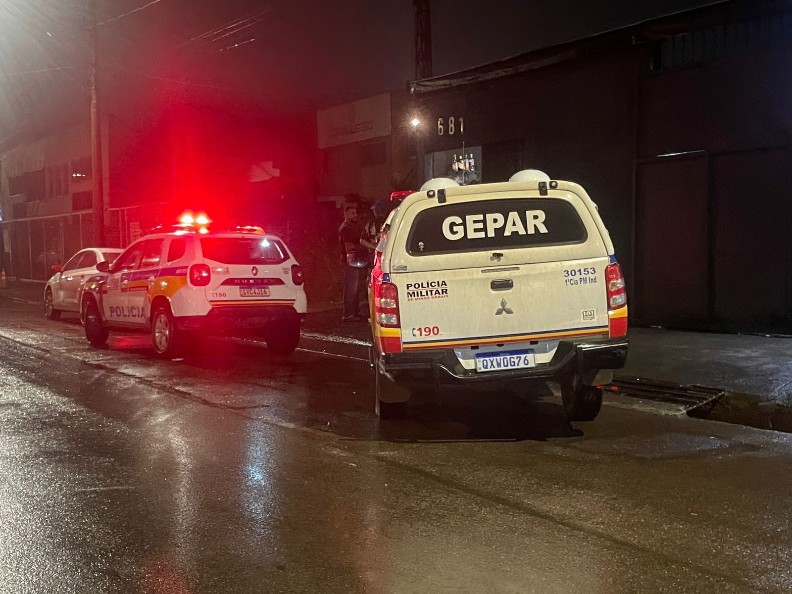 Homem é morto e outro fica ferido durante ataque a tiros em bar na Grande BH