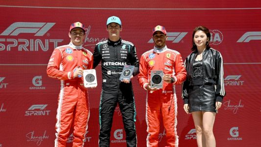 Charles Leclerc, George Russell e Lewis Hamilton no sprint do GP da China