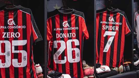 Camisas do Vitória com nomes de personagens interpretados por Wagner Moura