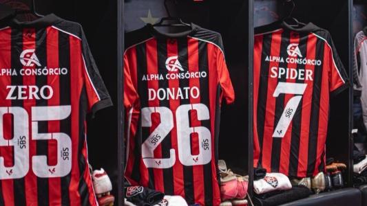 Camisas do Vitória com nomes de personagens interpretados por Wagner Moura