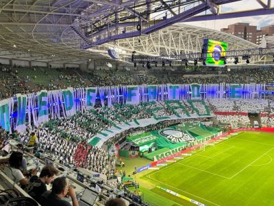 Mosaico da torcida do Palmeiras no retorno ao Allianz Parque