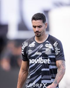 Lucas Veríssimo, contratado pelo Santos na última janela de transferências