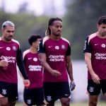 Meia do Corinthians entra na lista de Mano Menezes para a Seleção Peruana