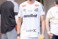 Santos informa grave lesão de lateral-esquerdo; saiba detalhes