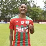 Destaque da Portuguesa, lateral-esquerdo chega ao Rio para assinar com o Botafogo