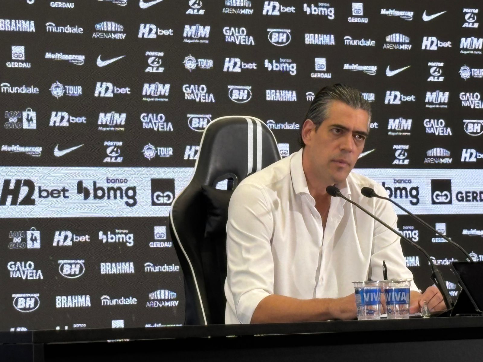 Bracks admite lacunas no elenco e explica reformulação ‘incompleta’ no Atlético