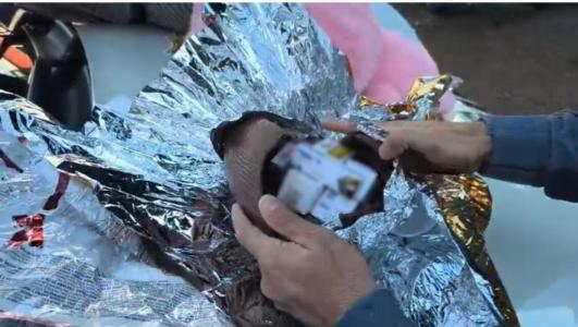Policiais abriram os ovos de chocolate e encontraram 170 unidades de medicamentos escondidas
