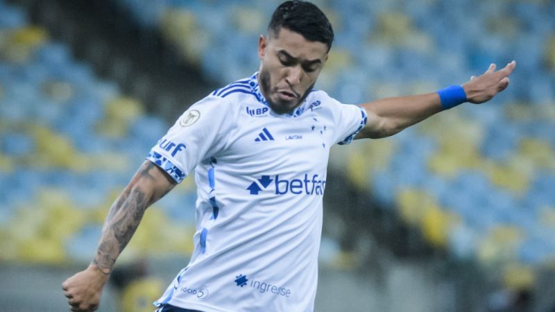William lamenta chances perdidas e faz cobrança após derrota do Cruzeiro para o Flu