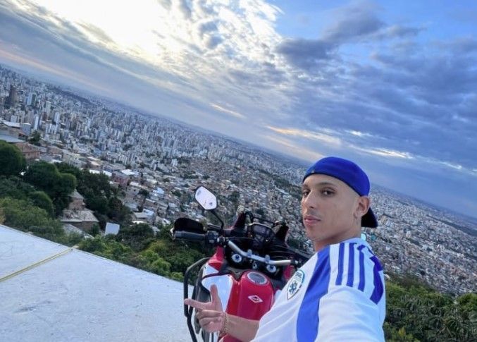 Na foto, WS da Igrejinha, nascido e criado no Aglomerado da Serra