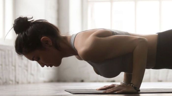 Yoga e Psicologia centramento e fortalecimento dos braços Yoga e Psicologia centramento e fortalecimento dos braços