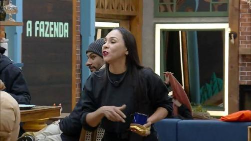 Yoná discute com peões em A Fazenda 17