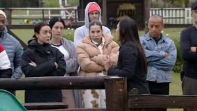Yoná discute com peões em A Fazenda 17