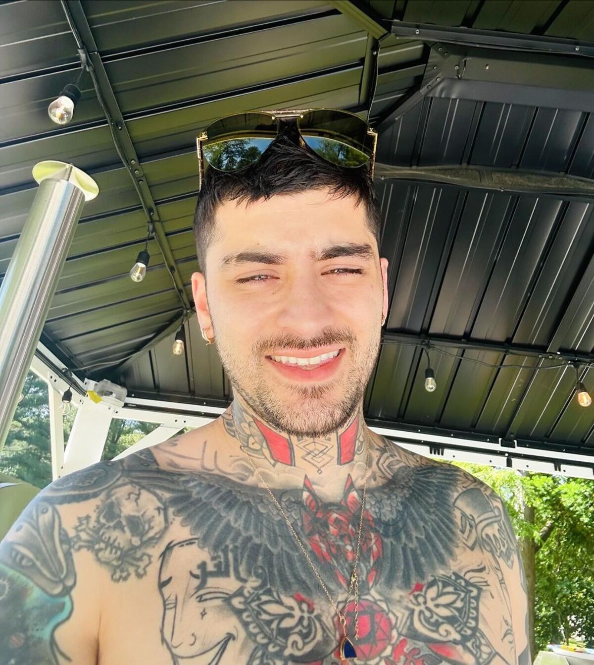 Zayn, ex-One Direction, adia turnê após morte de Liam Payne